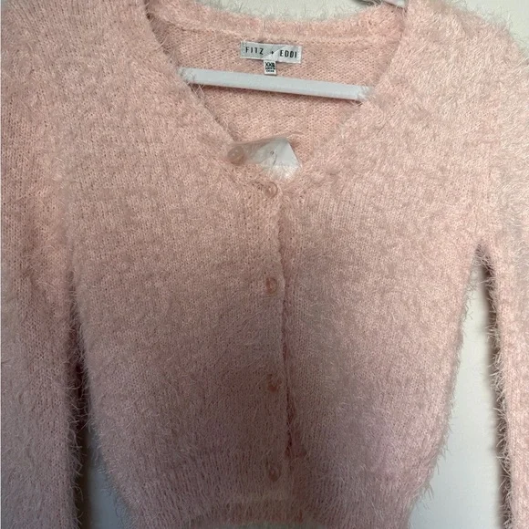 FITZ & EDDI Cropped Light Pink V-Neck Button Cardigan Sweater - Picture 3 of 7